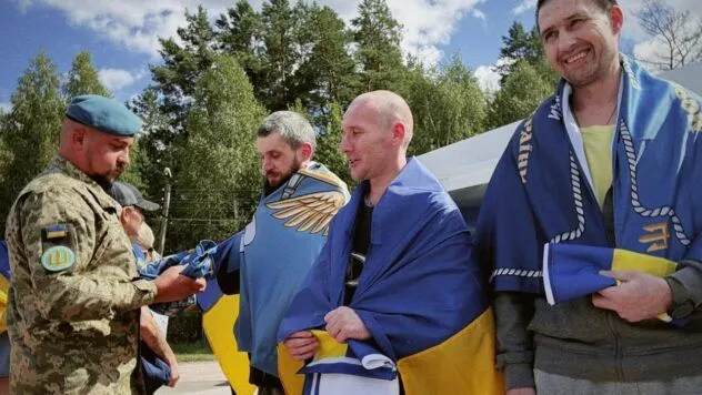 Україна визволила з неволі десятьох військових, що були позначені як зниклі безвісти — Зеленський 8