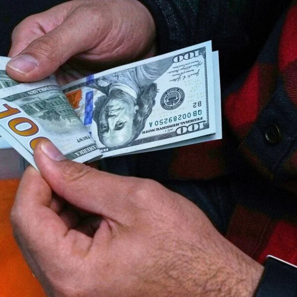 Вартість валют на неділю, 30 серпня: ціни на долар, євро та злотий