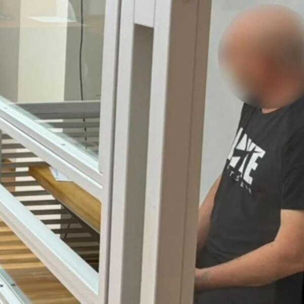 Багаторічний ґвалтівник малолітніх сестер затриманий на Закарпатті, але 66-річному злочинцю призначили заставу.