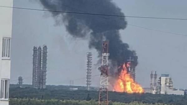Російський найбільший завод зі зрідженого газу зупинено на невизначений термін через атаку безпілотників. 4