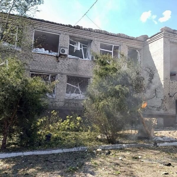 Російський дрон завдав шкоди редакції єдиного щоденного видання на Херсонщині ➜ ZMINA