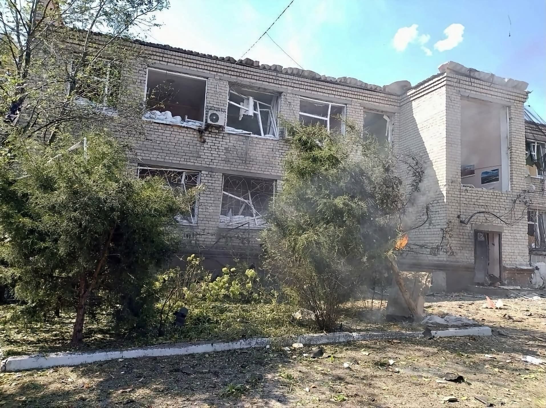 Російський дрон завдав шкоди редакції єдиного щоденного видання на Херсонщині ➜ ZMINA 2