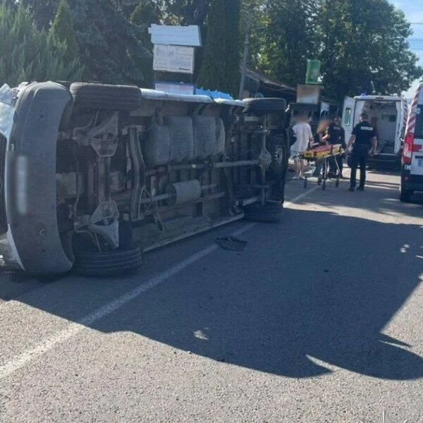 ПОРТАЛ новин 80 Трагічна аварія на Закарпатті: пасажирський автобус з людьми перекинувся, є загиблі та серйозно травмовані (відео)