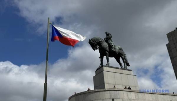 Чехія визначила необхідні документи для українських чоловіків, які претендують на тимчасовий захист.