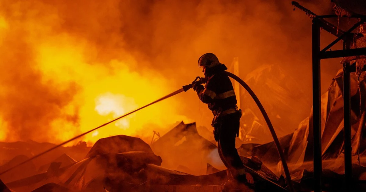 На місцях працювали рятувальники На місцях працювали рятувальники