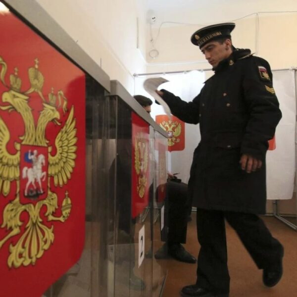 Росія заохочує молодь голосувати на виборах у Держдуму віртуальними призами