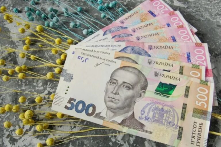 Прогноз зарплат в Україні до 2026: лідери та аутсайдери ринку праці 3 Прогноз зарплат в Україні до 2026: лідери та аутсайдери ринку праці 2
