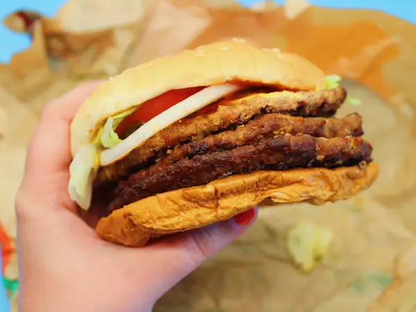 Найкращий чизбургер Burger King: оцінка смаку та цінності 25 Triple Whopper від Burger King