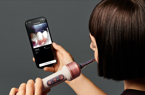 Інтелектуальна зубна щітка Dyson за $500: камера у вашому роті