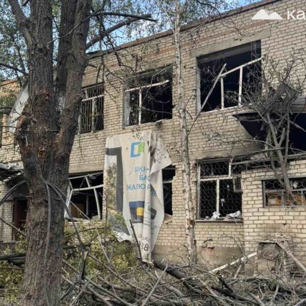 Російський авіаудар знищив редакцію газети “Вісті” у Слов’янську