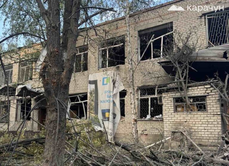 Російський авіаудар знищив редакцію газети "Вісті" у Слов'янську 17 Російський авіаудар знищив редакцію газети "Вісті" у Слов'янську 16
