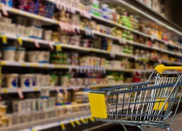 Київські супермаркети відчувають дефіцит товарів через російські атаки на склади