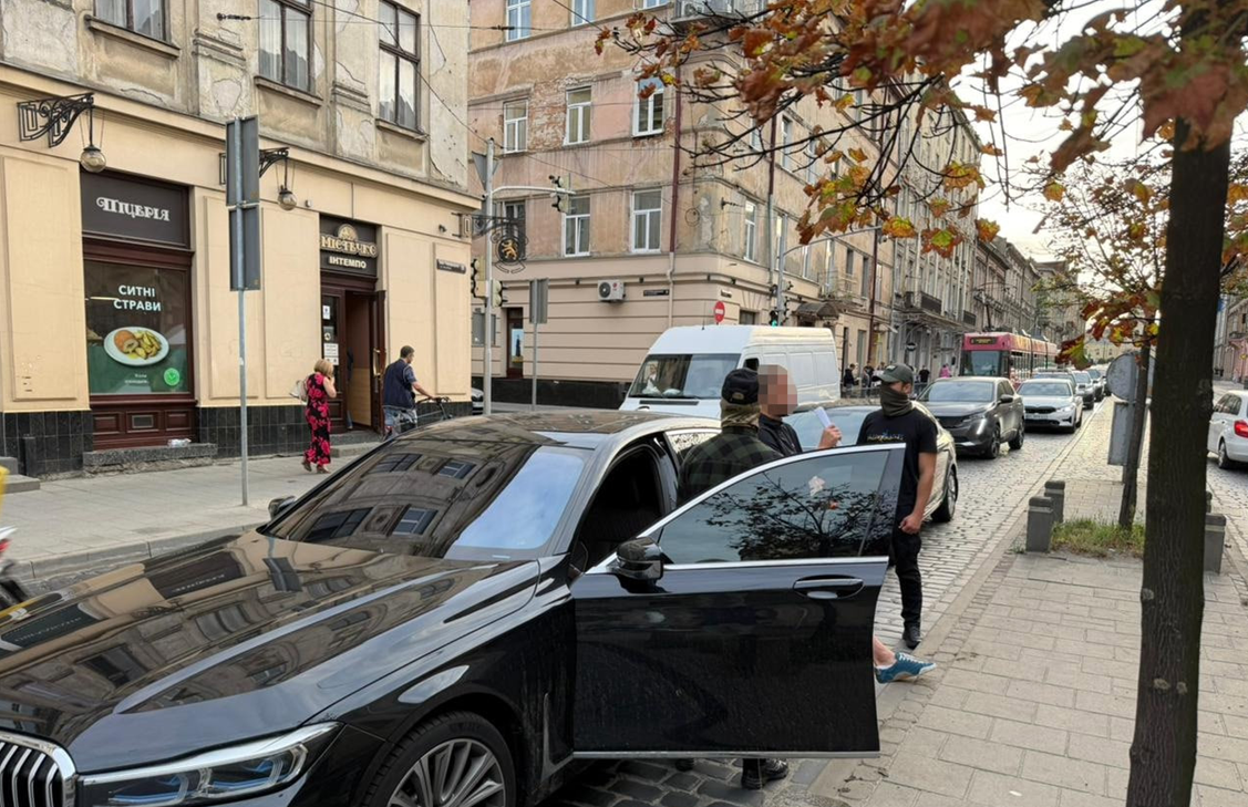 Увійшов у світ шахраїв: як працюють кол-центри, що виманюють гроші 5 НАБУ та САП затримують у Львові посадовця Офісу генпрокурора