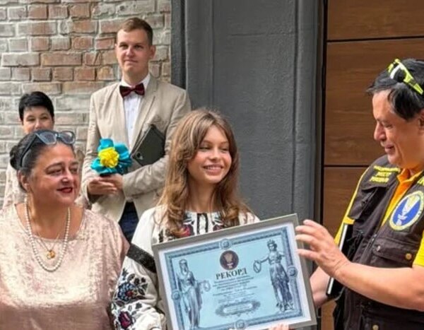 Юна киянка вразила мовним рекордом: рівень С2 у 15 років