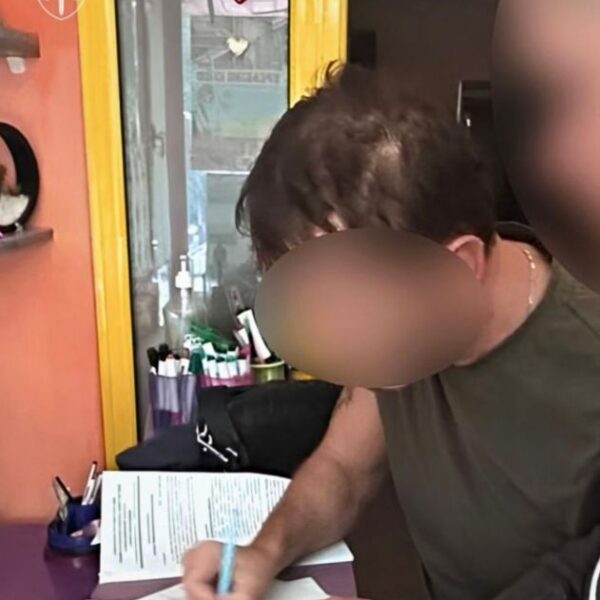 Директора мовної школи на Хмельниччині засудили за зберігання дитячої порнографії