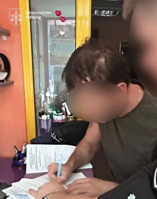 Директора мовної школи на Хмельниччині засудили за зберігання дитячої порнографії 4