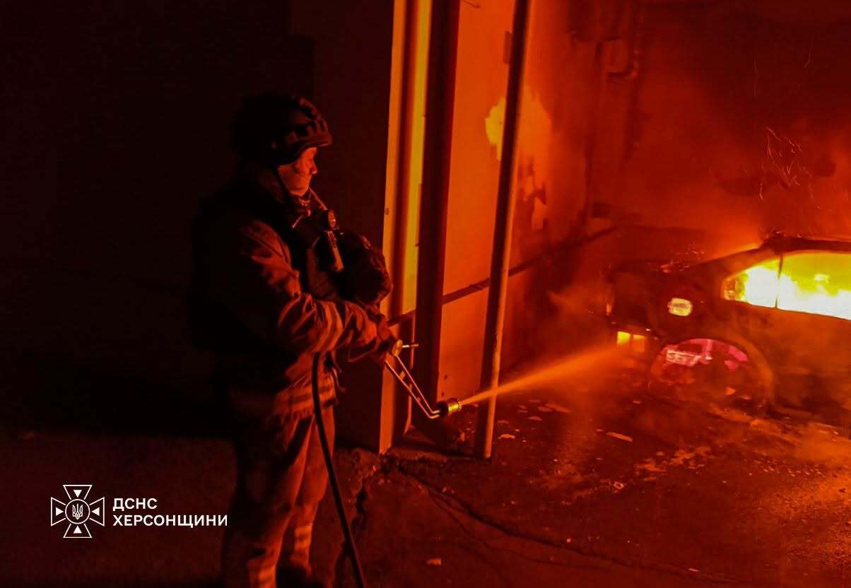 Російські обстріли: є загиблі та руйнування на Київщині, Полтавщині, Донеччині, Дніпропетровщині та Херсонщині 2 Автобус, по якому влучив дрон на Дніпропетровщині