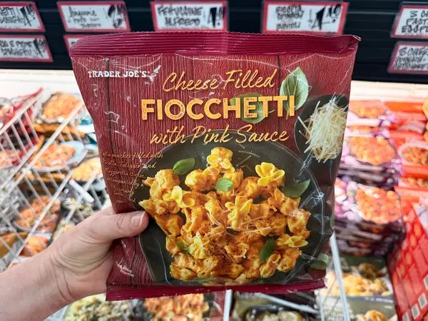 Фіоретті з сиром та рожевим соусом від Trader Joe's