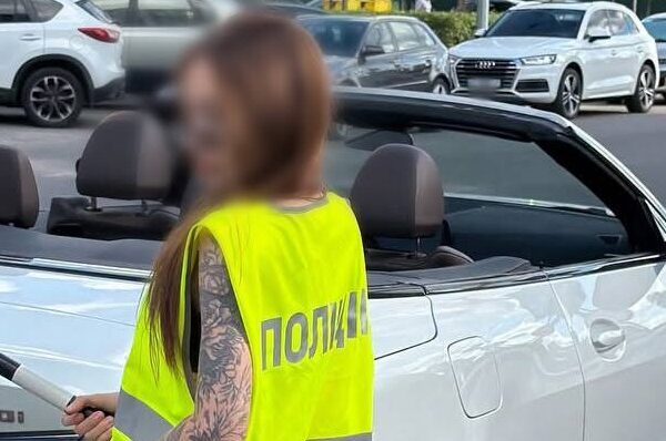 Блогерка знімала відео у жилеті поліцейського: їй загрожує значний штраф