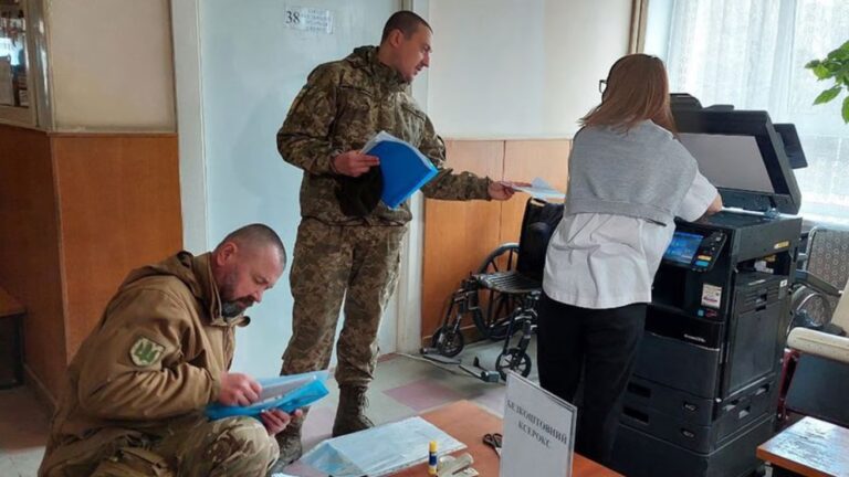Трансгендерним жінкам пропонують судове роз'яснення статусу для зняття з військового обліку 3