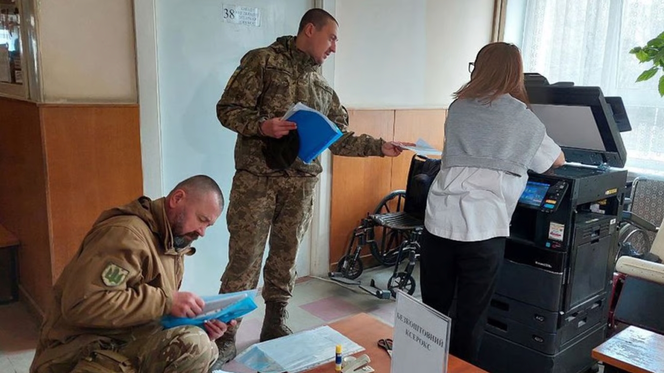 Трансгендерним жінкам пропонують судове роз'яснення статусу для зняття з військового обліку 2 Ілюстраційне зображення