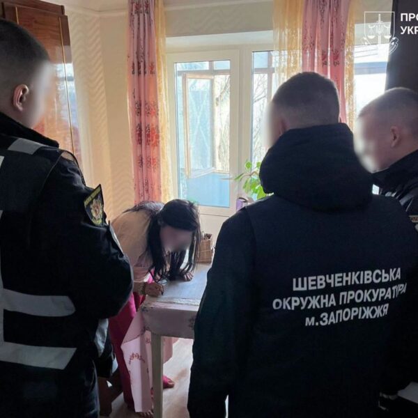 У Запоріжжі судитимуть матір, яка намагалася продати доньок