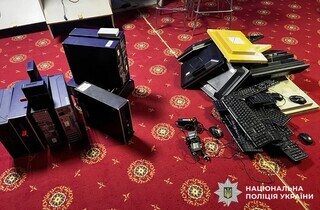 Пенсіонерка перетворила підвал на казино: вилучено півмільйона гривень 10