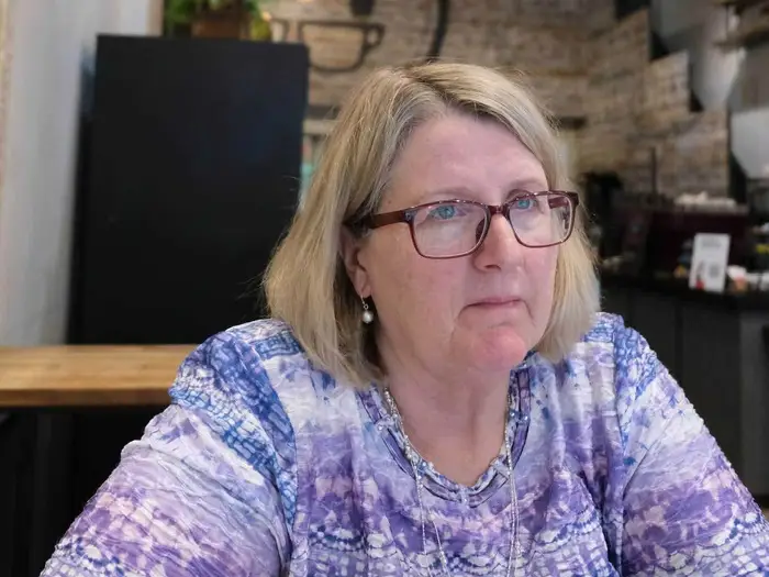 69-річна жінка продовжує працювати повний день та доглядати за чоловіком після пережитих інсультів 3 Карла Бекон