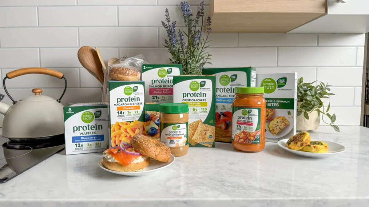 Продукція під власною торговою маркою Kroger Simple Truth Protein на прилавку