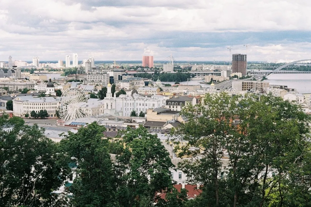 У Києві послаблюють комендантську годину та змінюють правила роботи метро 2 Фото до статті