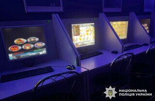 Пенсіонерка перетворила підвал на казино: вилучено півмільйона гривень 8