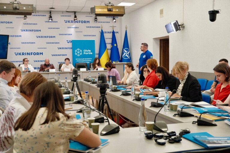Правозахисники: українські цивільні, звільнені з полону, не мають єдиного маршруту допомоги 3 Правозахисники: українські цивільні, звільнені з полону, не мають єдиного маршруту допомоги 2