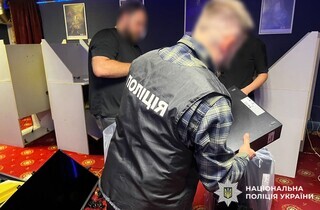 Пенсіонерка перетворила підвал на казино: вилучено півмільйона гривень 6