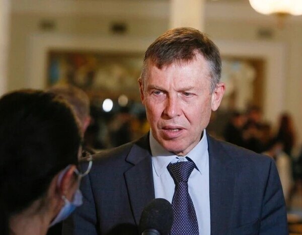 Як нардеп-«старожил» здобув перемогу на виборах 36 років тому, працюючи день і ніч