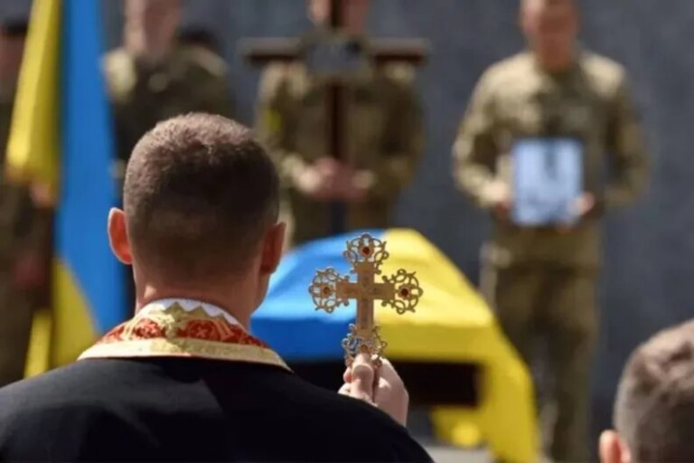 Вшануймо пам'ять героїв, що полягли за Україну 8