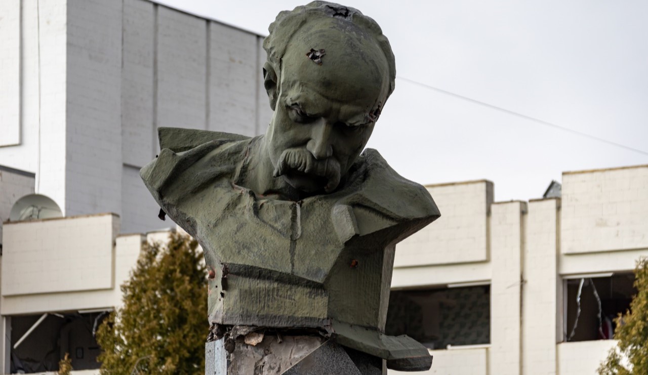 Пошкоджений памʼятник Тарасу Шевченку