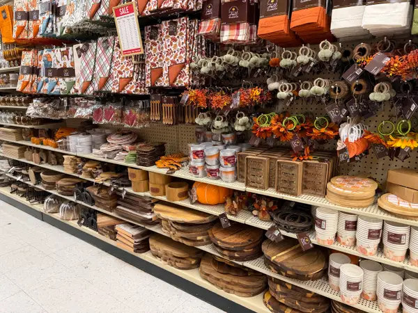 Порівняли осінній декор: Hobby Lobby проти Michaels 24 Обробні дошки, дошки для серветок, скатертини з тематикою Дня Подяки