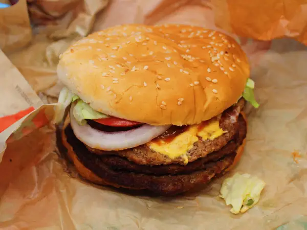 Найкращий чизбургер Burger King: оцінка смаку та цінності 24 Triple Whopper від Burger King