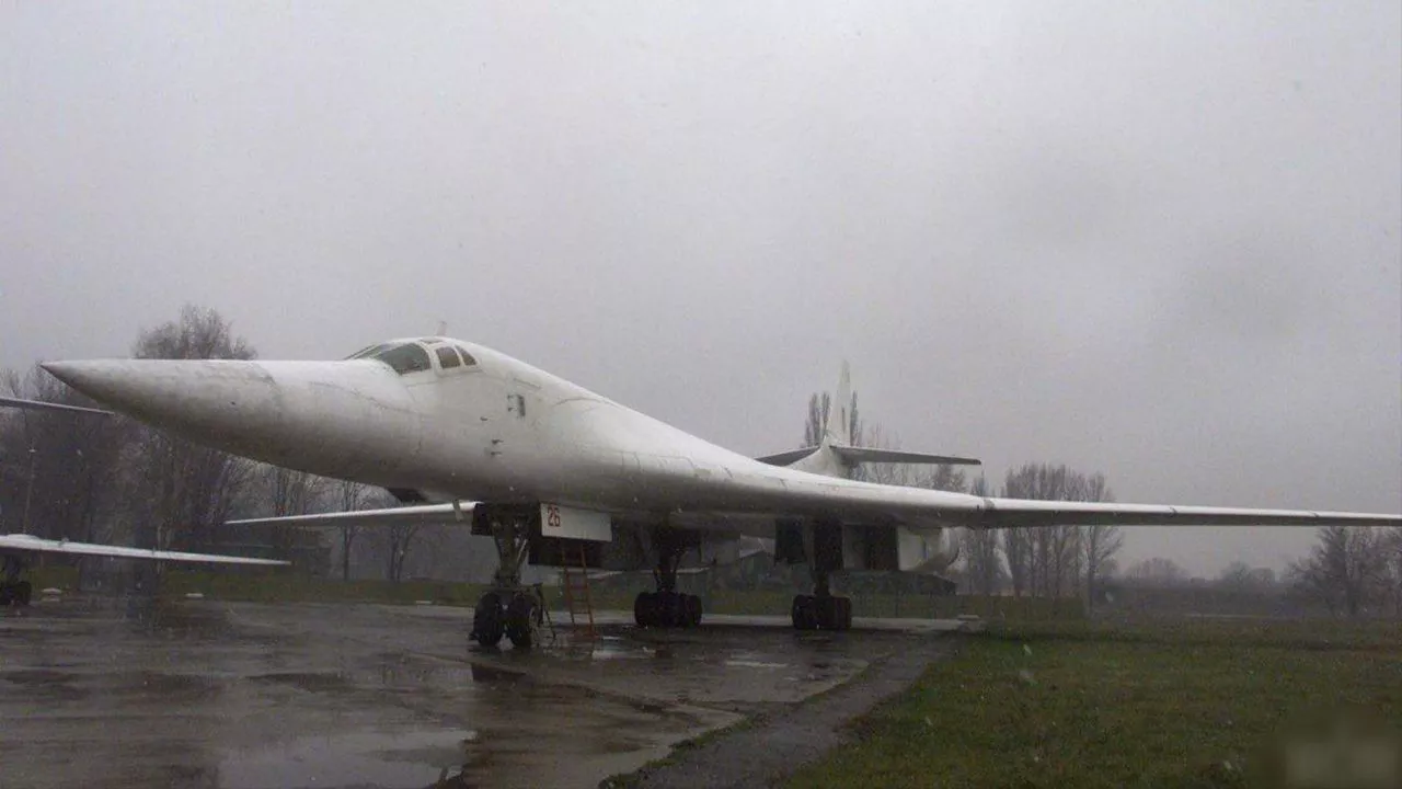 Останній цілий український стратегічний бомбардувальник Ту-160