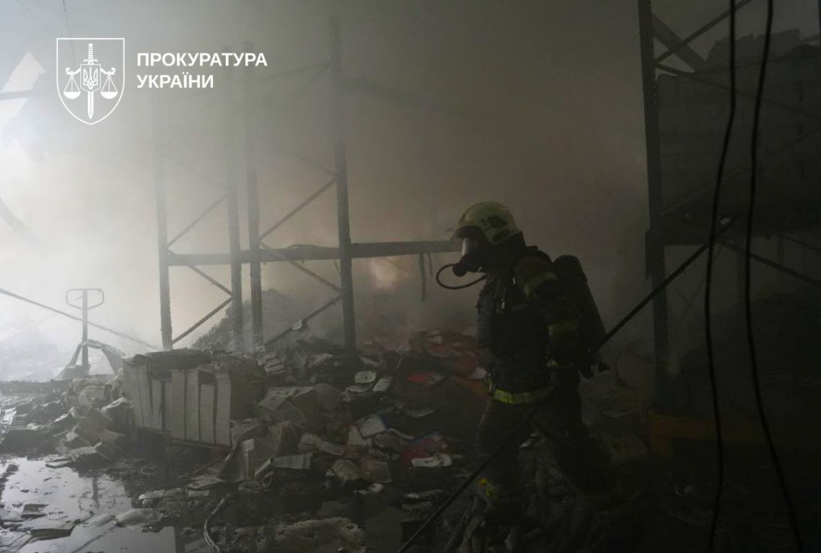 Наслідки російського удару по друкарні