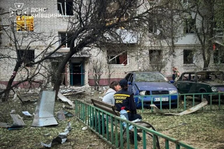 Росія вдарила по Києву: є жертви та зруйнована залізниця 1 Росія вдарила по Києву: є жертви та зруйнована залізниця 1