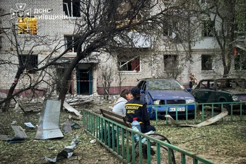 Росія вдарила по Києву: є жертви та зруйнована залізниця 2 Росія атакувала Київ балістикою: під ударом опинилося залізничне депо