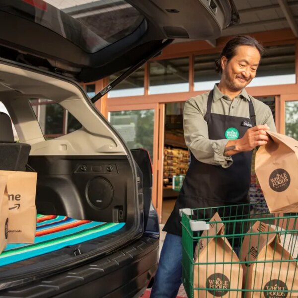 Amazon інвестує $230 мільйонів у зарплати та пільги для працівників Whole Foods