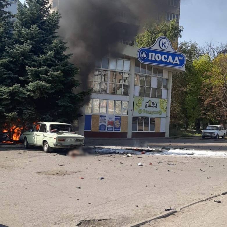 Російські дрони атакували цивільні авто у Краматорську: троє загиблих 4 Наслідки російської атаки у Краматорську.