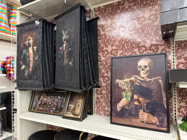 Порівняли осінній декор: Hobby Lobby проти Michaels 19 Картини з коктейлями, скелетами, зіллями в Michaels