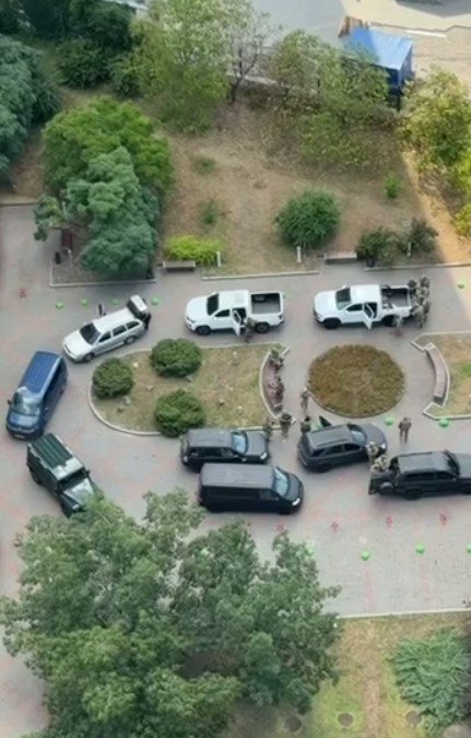 Генпрокуратура розслідує збройний напад на співробітників СБУ 2 Кадри з місця проведення спецоперації СБУ