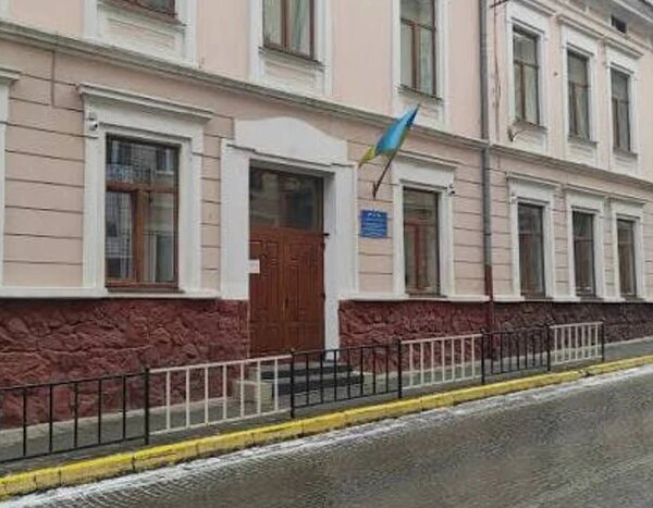 Школа з Чернівців здобула місце в сотні кращих шкіл України за результатами НМТ