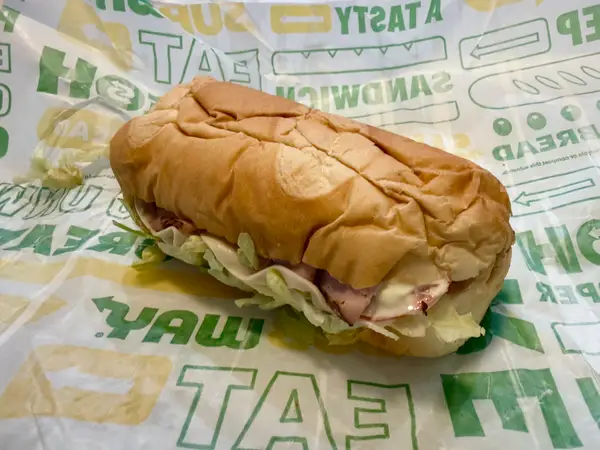 Jersey Mike's проти Subway: хто приготував кращий сендвіч 24 клубний сендвіч у Subway