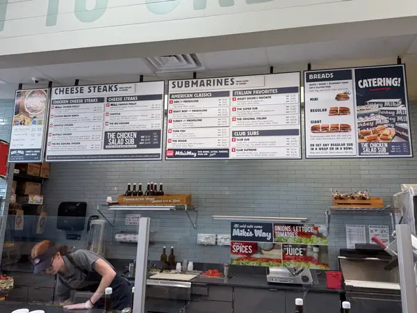 Jersey Mike's проти Subway: хто приготував кращий сендвіч 19 меню Jersey Mike's з чізстейками, сабами