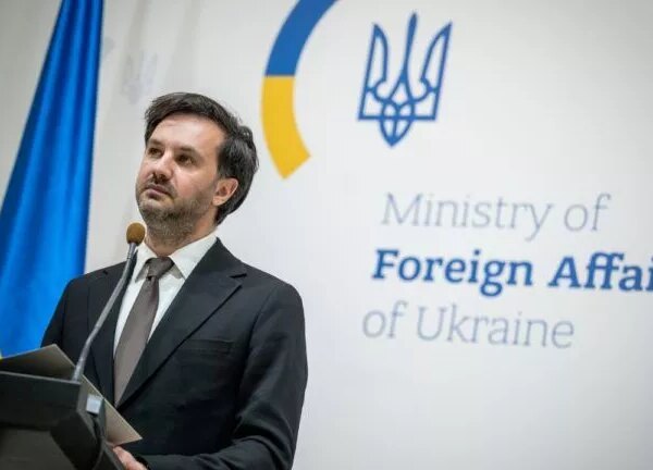 МЗС спростовує чутки про виведення посольств з Києва